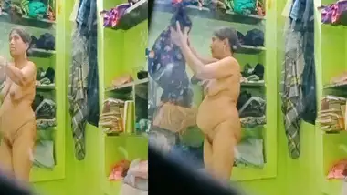 Desi hidden cam bhabhi dress change viral MMS