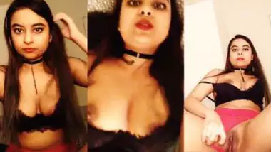 Hot Kolkata model shows her pussy on camera in Bangla sex