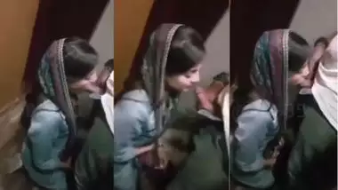 An innocent girl gives a blowjob in the Pakistani porn