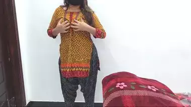 Cute Strip Pakistani Girl Giving GIRLFRIEND...