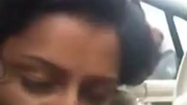 Mallu cheating wife enjoys carnal outdoor sex in car