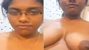 Indian wife shaved pussy rubbing in nude video making