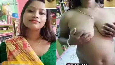 Hot wife on Chamet goes nude during paid viral cam chat